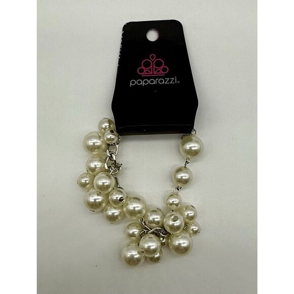 Paparazzi Girls in‎ Pearls White Bracelet New - Picture 1 of 3
